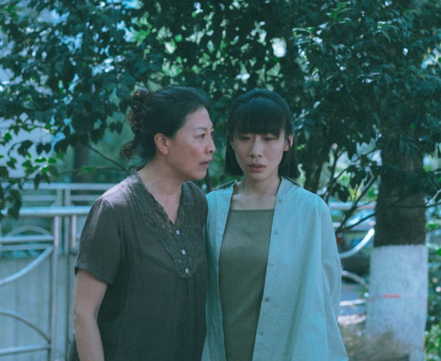 《左右》一样是终极伦理困境,婚姻亲情爱情和人性的迷局;而《亲爱的