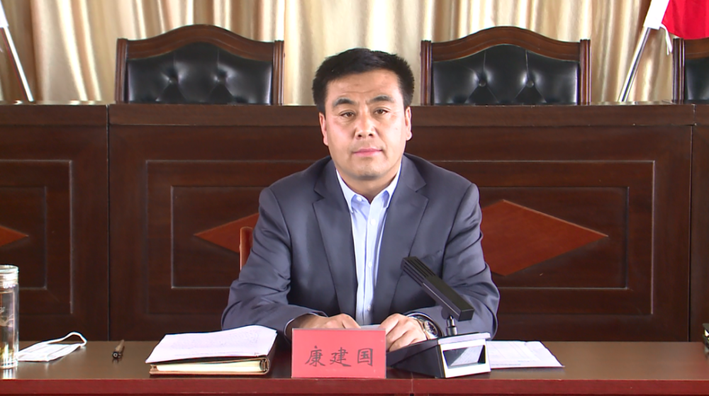 4月21日,县委副书记康建国出席指导首阳镇巩固拓展