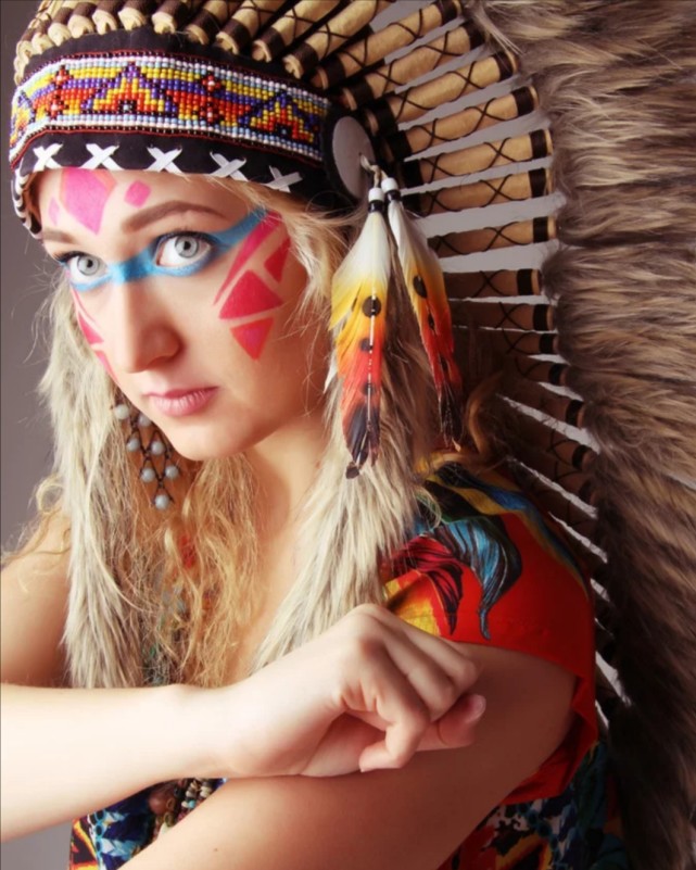纹面的印第安女子生存在伦塔仑河谷的印第安西瑞族妇女的纹面则被认为