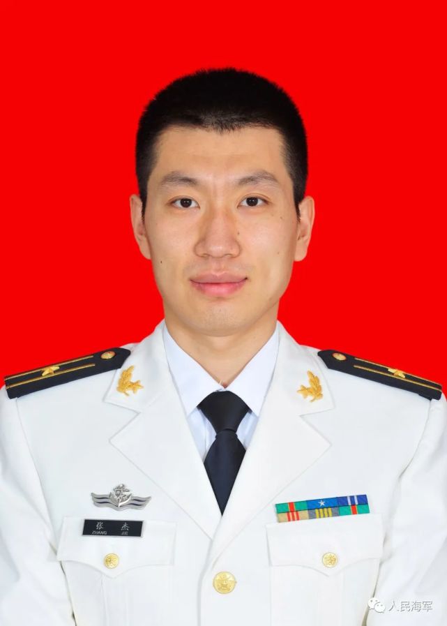 汉族,山东莘县人,1982年4月出生,2000年入伍,现任海军昆明舰上校舰长