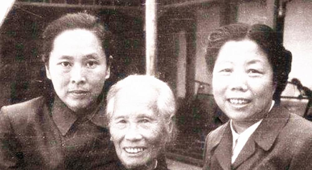 1941年与丈夫久别的曾宪植回到延安推门却看到一位陌生女子