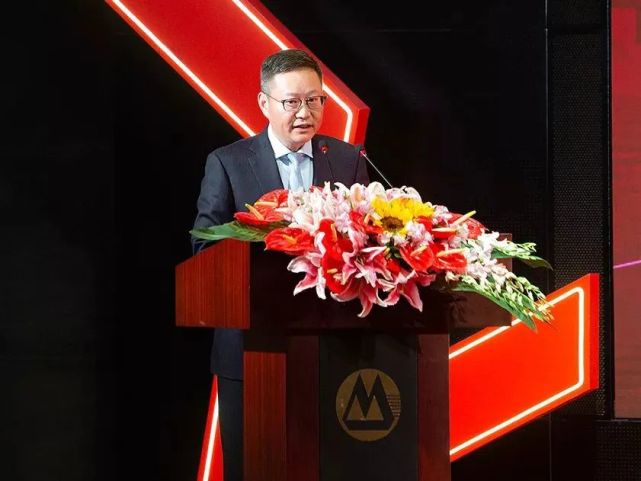 据猫崽了解,田惠宇1987年本科毕业于上海财经大学后,便在银行任职