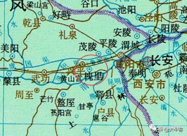 东汉末年到魏初,京兆改置京兆郡,左冯翊改置冯翊郡,右扶风改置扶风郡.