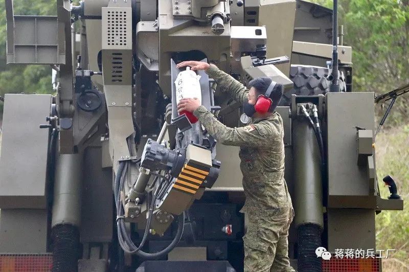 菲律宾军队喜迎新武器武装直升机卡车炮岸舰导弹强化战力