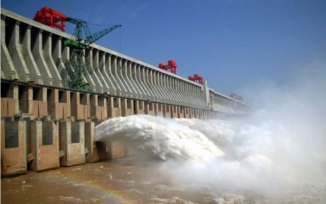 在建筑师的一次次改造后,三峡大坝已经从能抵抗十年一遇的洪水变成了