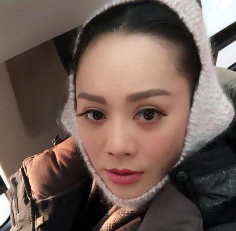 宁静的混血儿子本以为很帅气结果却憨厚壮实看着比妈妈还成熟