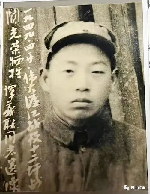 本月初他辗转寻访到在十二圩牺牲的125名烈士中的2位烈士的生前照片