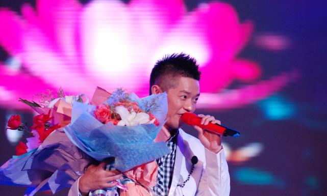 "凤凰传奇"合作20余年缘何没走到一起,玲花曾毅睡觉属子虚乌有