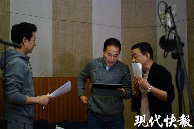 在剧本创作上,三位 90 后编剧郭依菲,荆枫,杨一欣与导演密切合作,九易