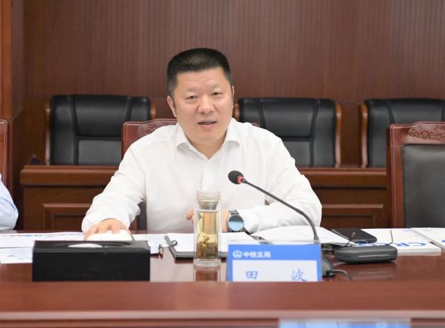 田波与中铁工程装备集团党委书记,董事长赵华会谈