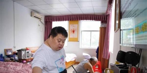"智障天才"舟舟,风光不再,所谓"天才"背后,折射出伟大父爱