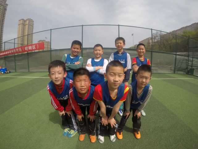 u12/u10组橙队:袁振越,张恩齐,孔海澜,杜岸龙,沈皓瑜,柳子恒,贾浩辰