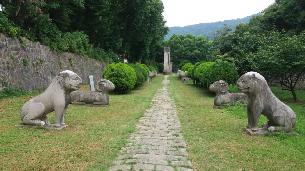 明朝开国第一功臣徐达墓600年无盗扰神道碑上有未解之谜