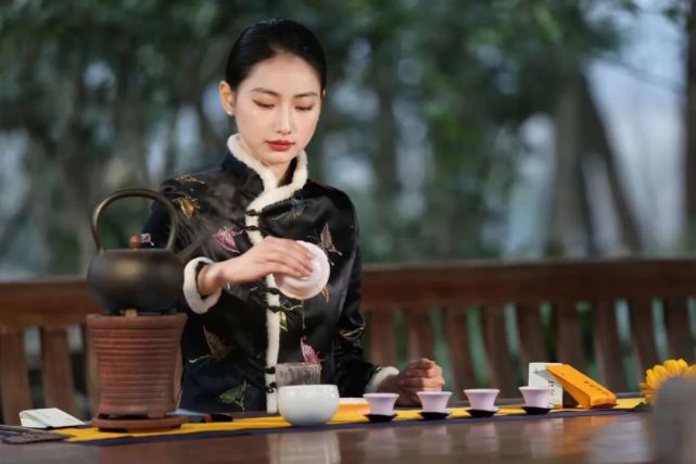 q这次参加浮梁茶第五季《最美茶艺师》的比赛,心里对自己有没有什么