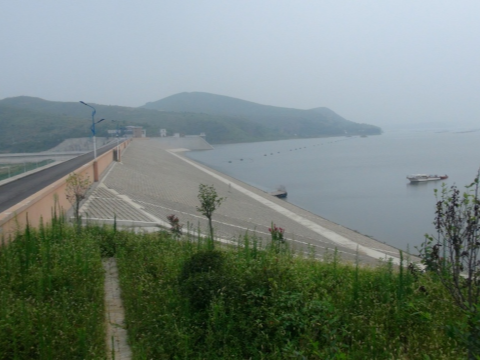 孤石滩水库位于澧河上游叶县与方城县交界处 ,始建于1958年,在1959年