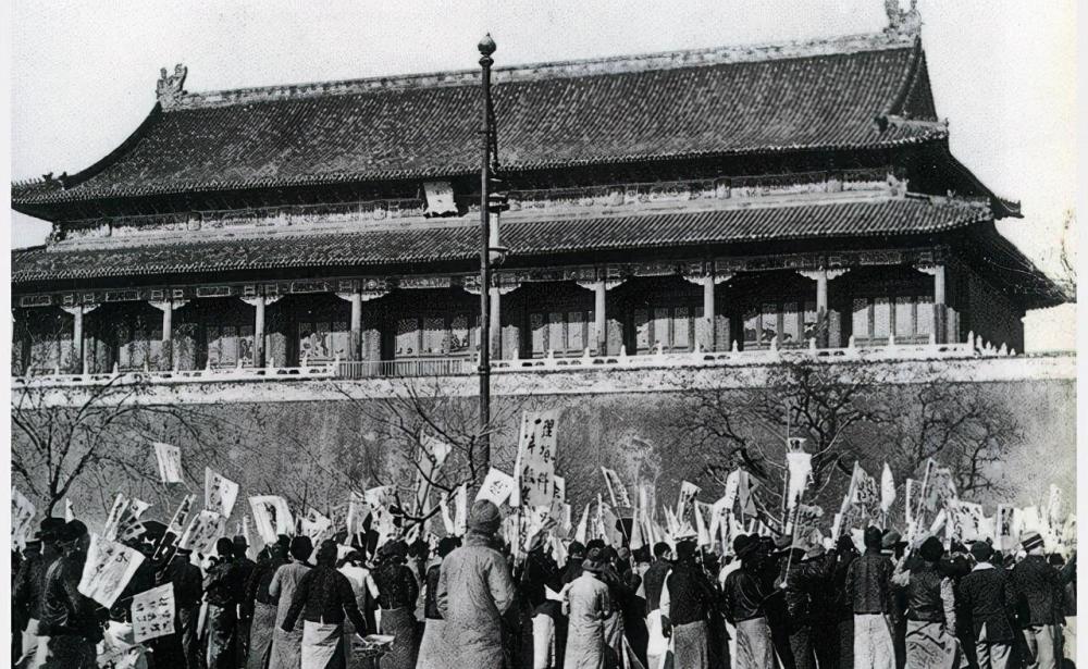 1969年天安门为何被秘密拆除后重建