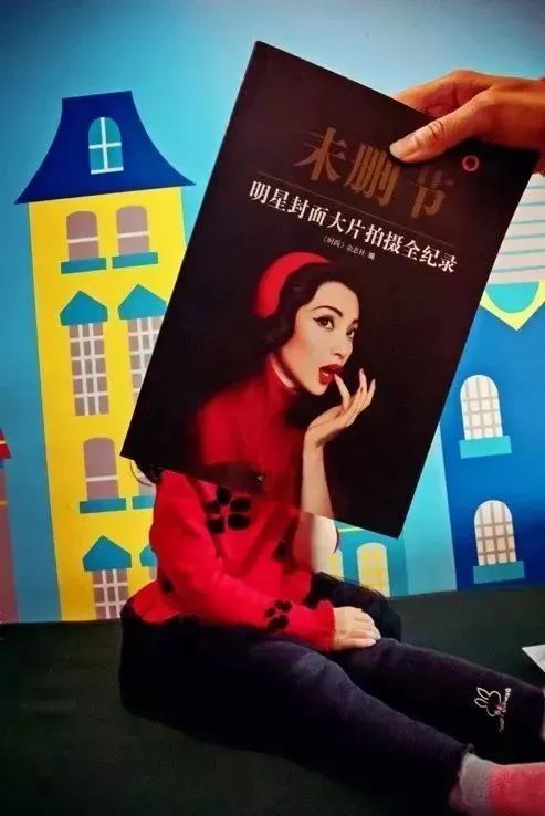 423读书月丨书脸秀创意摄影大赛
