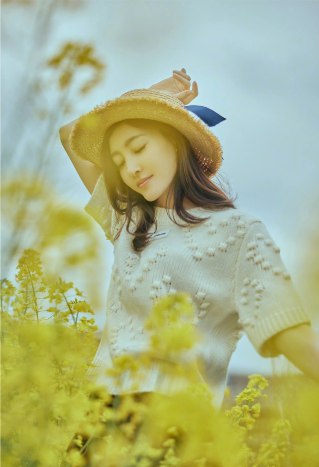 花海中倩影属于王丽坤的春景一起欣赏一下吧