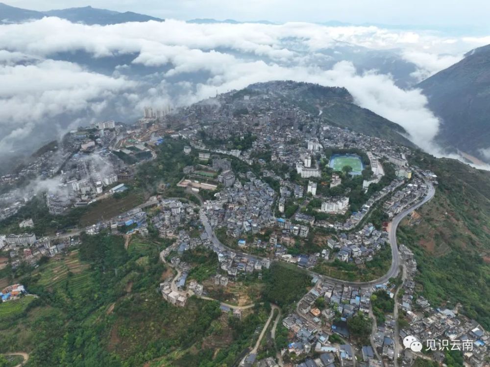 天空之城红河县城迤萨地形让我吃惊