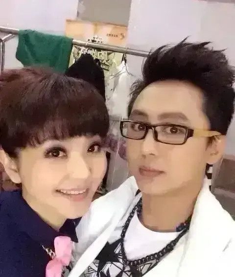1999年方琼嫁给河北卫视总监程成你老婆怎么样了