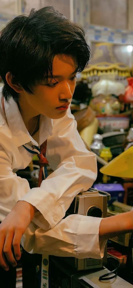 『张极』明星壁纸 tf家族壁纸_腾讯新闻