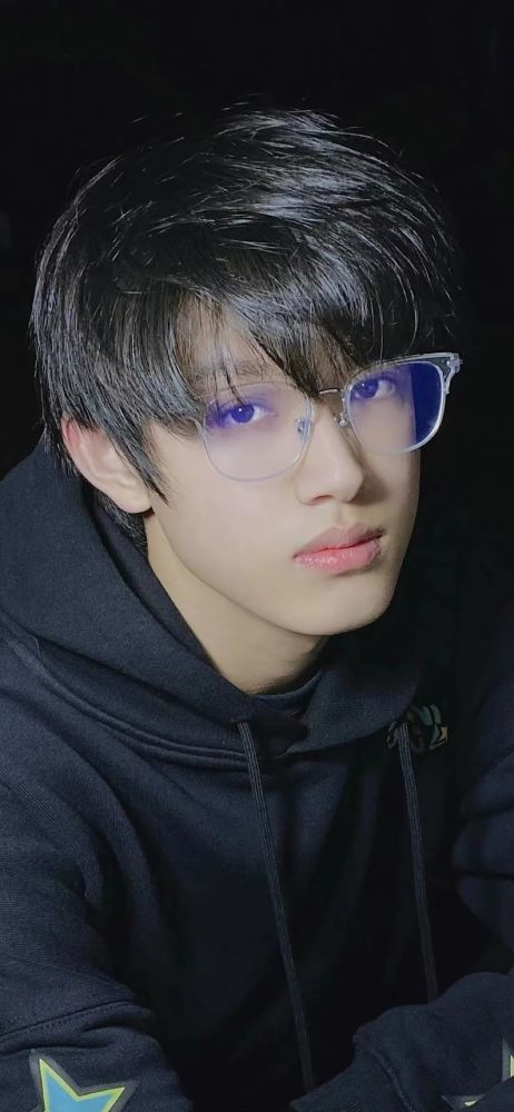 『张极』明星壁纸 tf家族壁纸_腾讯新闻