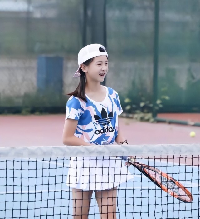 2020年,鸿星尔克官宣了旗下童装区的代言人——田亮的女儿cindy.