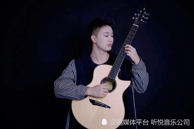 文杰00后新生歌手吉他手抖音博主