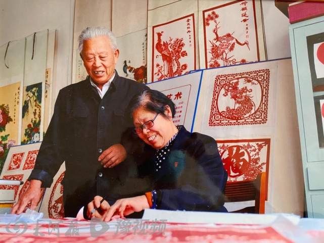 河南延津潜心剪纸六十载一把剪刀续传承