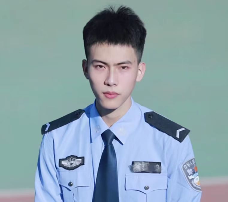 中国人民公安大学高颜值男生外形阳刚硬朗不愧是警校生