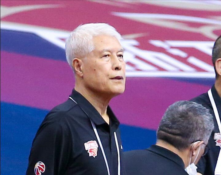 上个世纪90年代初就担任中国男篮的主教练,目前cba联盟中很多球队的主