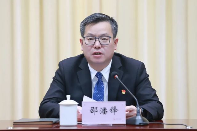 南湖区召开全区领导干部会议传达学习市两会精神