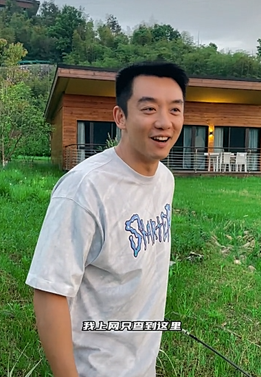 郑恺老婆带女儿收菜小酸奶帮妈妈浇水苗苗孕期冷白皮亮眼