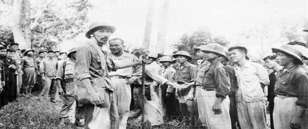 并与胡志明,武元甲会晤,具体讨论了这一《意见》书的内容.