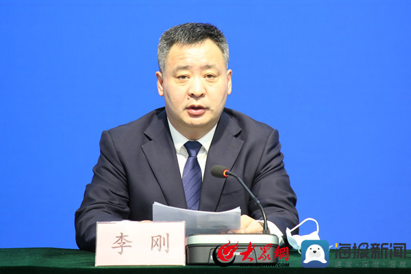 会上,滨城区委副书记,区长李刚就滨城区在出现新增无症状感染者后采取