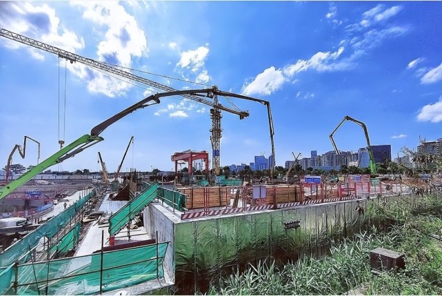 深铁集团高质量打造“站城一体”的新一代枢纽城市综合体——前海综合交通枢纽首批地下空间封顶_腾讯新闻