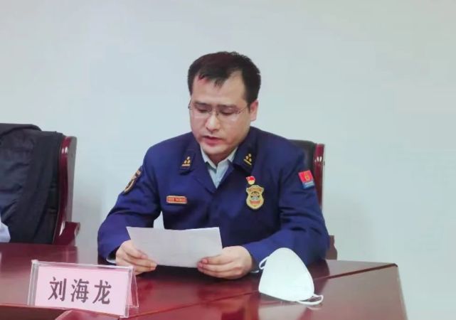 县消防救援大队中队长刘海龙部署五一期间消防安全工作.