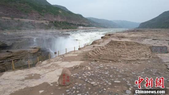 壶口瀑布换素颜黄色瀑布成清瀑飞流