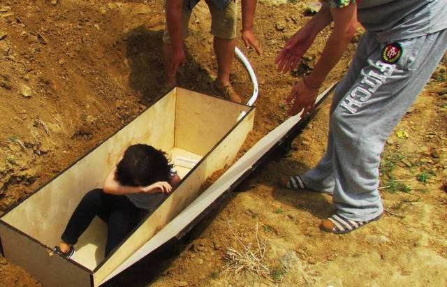 梦见死人没有用棺材装起来就埋葬了，解读梦境背后的深层含义