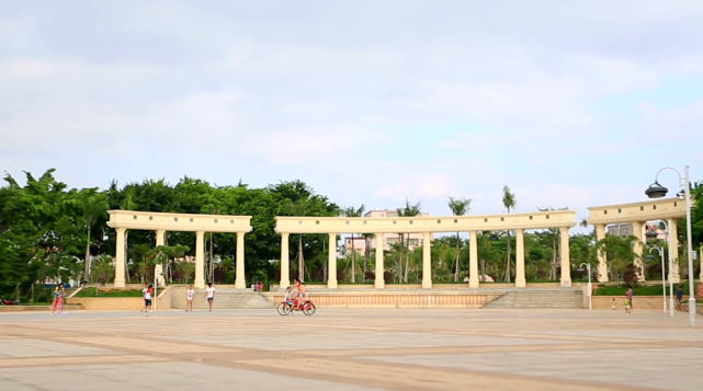 潼侨公园03观洞湖森林公园不仅设有16处景观点,让你随时随地将美景