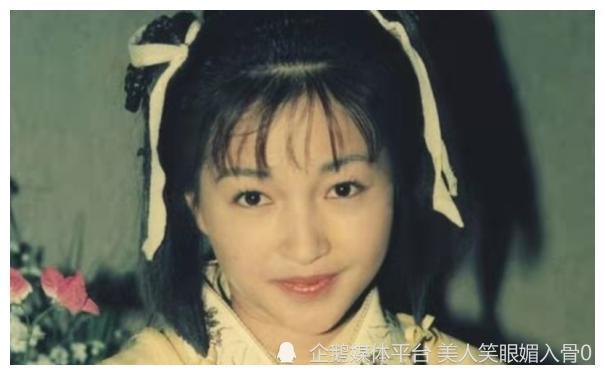 第一次拍戏便遇上了天王黎明,不仅夺走了不老男神钟汉良的荧幕初吻,更