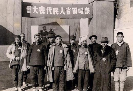 1947年,内蒙古自治政府成立,乌兰夫当选政府主席.