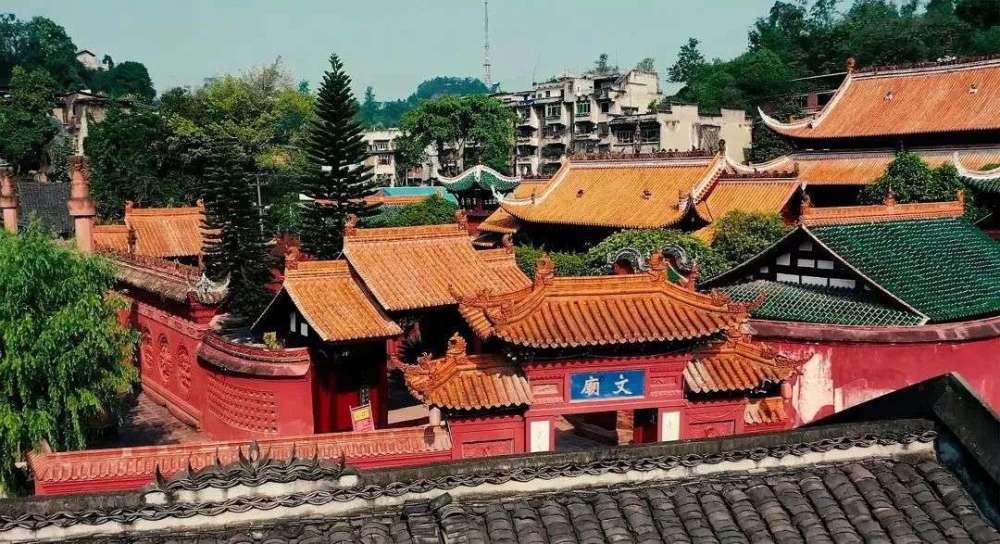 文庙·武庙重龙山名胜景区,唐,宋以来就是著名的旅游胜地,雄踞资中