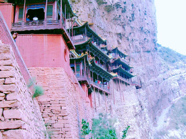 悬空寺在北魏王朝时期所建立,当时的天师道长寇谦之在即将仙逝的时候