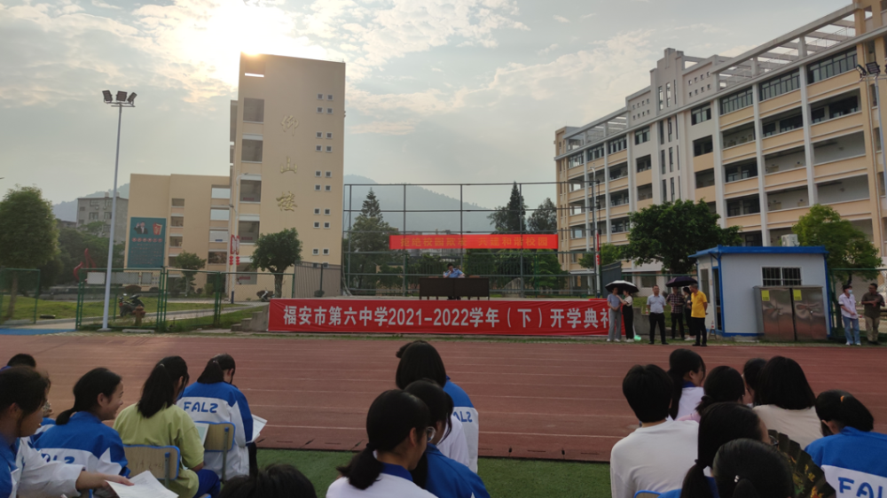 甘棠(海防)派出所民警前往辖区福安六中,为三千多名学子送上一堂以"