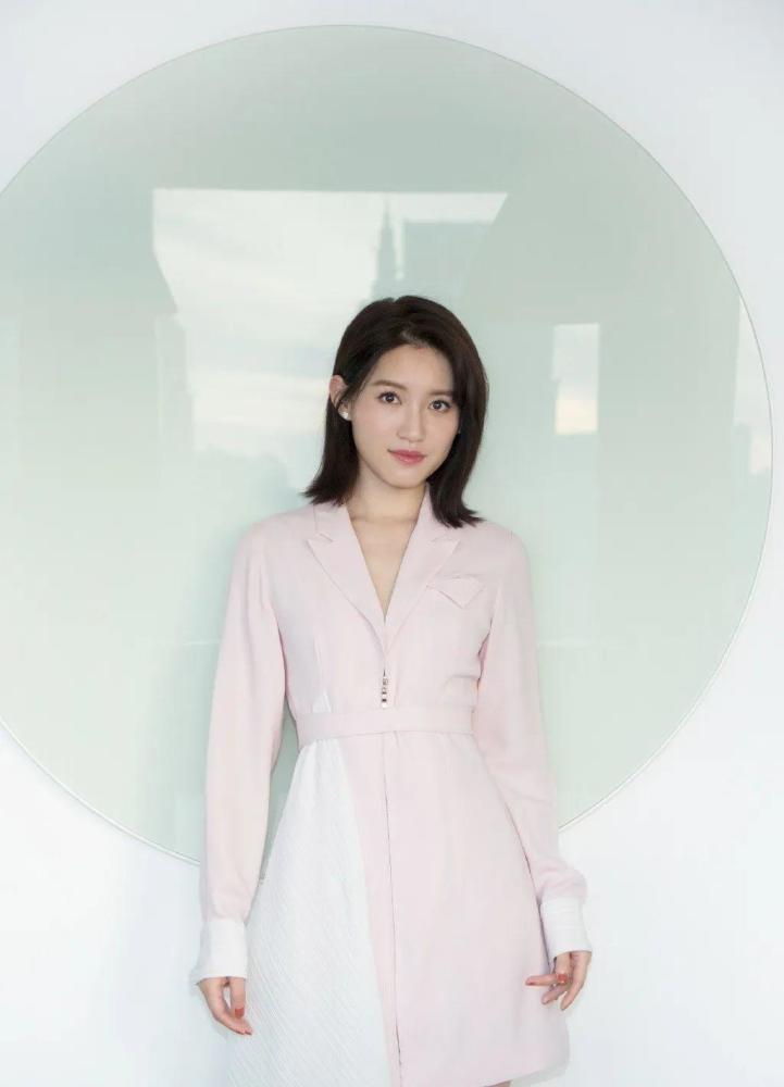 苏青温婉大气的古典美人