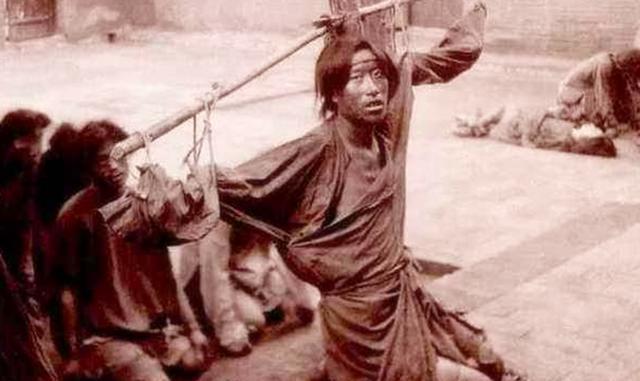 凌迟过程太恐怖弄不好还会搭上刽子手的小命但观众却非常喜欢