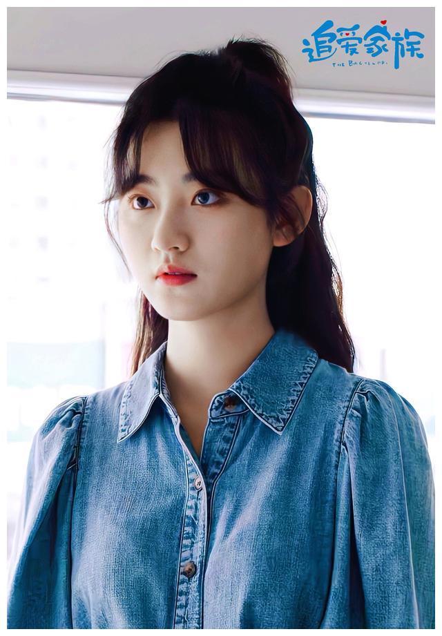 在这部剧里因为饰演单纯可爱的女大学生徐小沐,与熊梓淇饰演的齐天,有