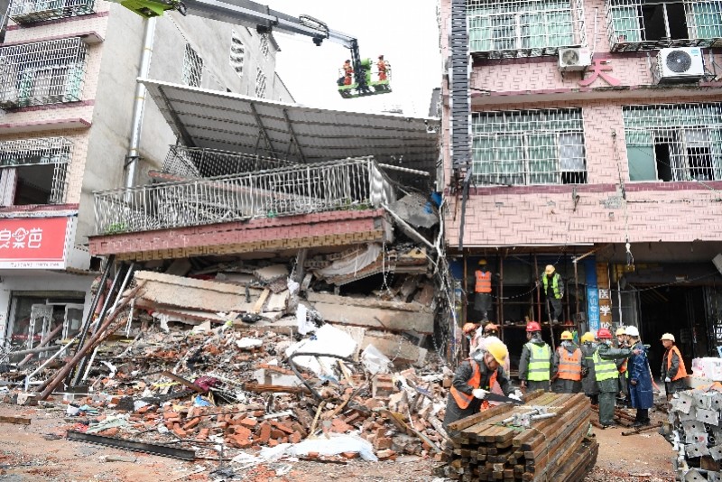 组图直击湖南长沙居民自建房倒塌事故现场救援