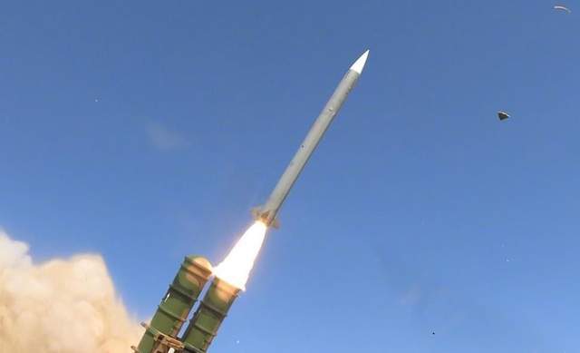 保卫塞尔维亚的新红旗外贸fk3导弹亮相塞铁3个连覆盖全国